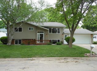 1205 Crestview Rd, Albert Lea, MN 56007