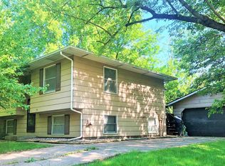 1677 W 49th St, Davenport, IA 52806