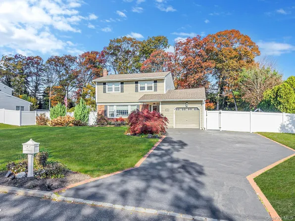 11 Joyce Drive, Hauppauge, NY 11788