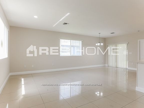 5th image of 731 NW 15th Ave