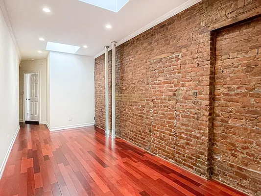 Rented by City Connections Realty | media 4