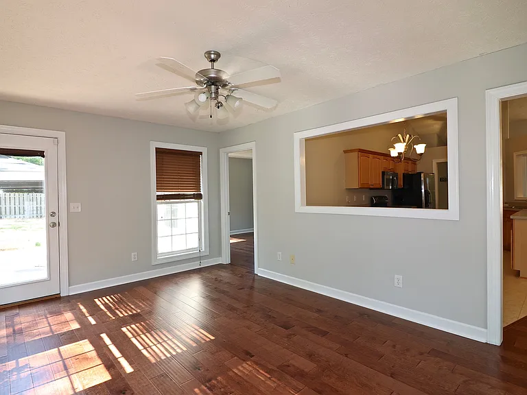 195 Russet Ct — Photo 10