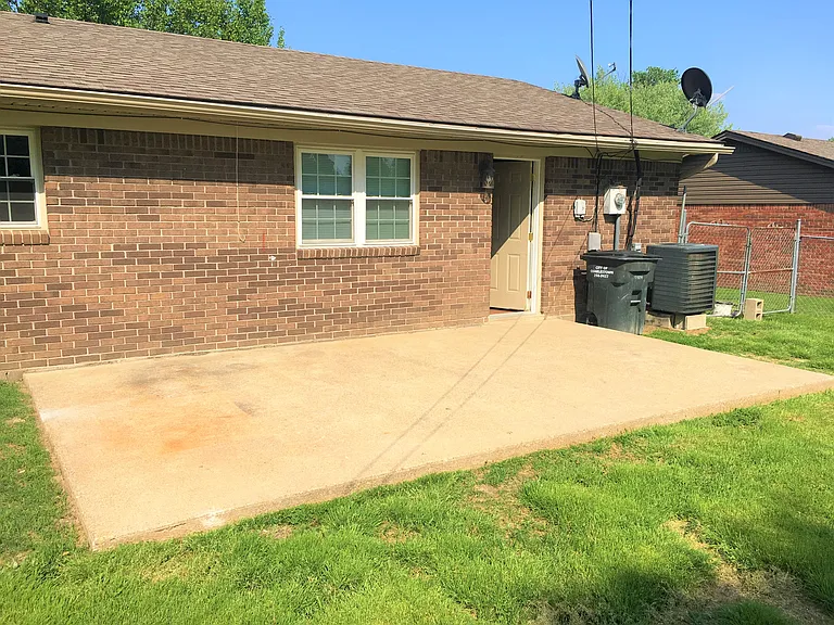 225 Glendale Dr — Photo 8