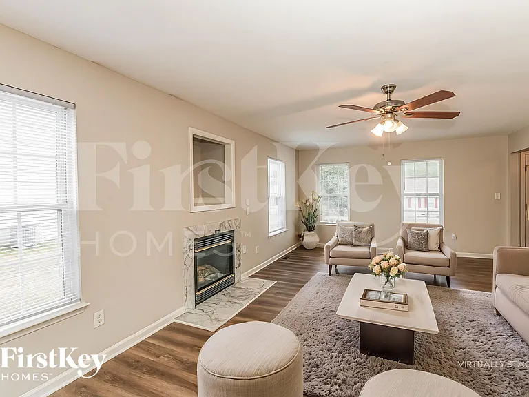 809 Hounds Chase Dr — Photo 3