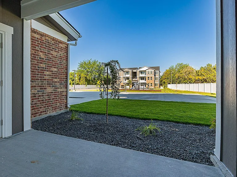 Latitude 40 Two Bedroom With Garage