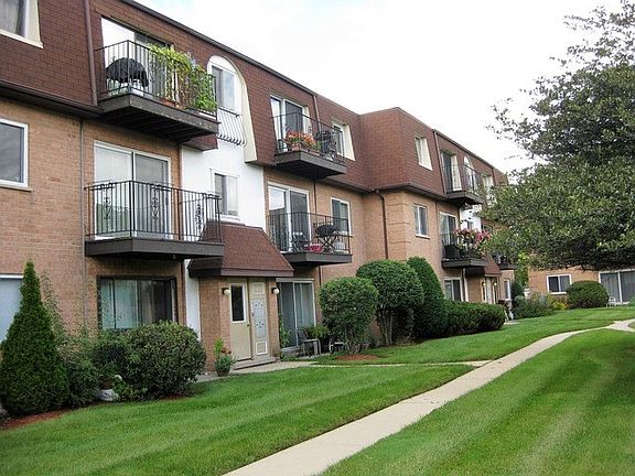 2nd image of 9468 Bay Colony Dr APT 2S