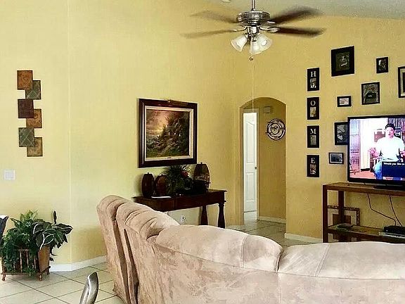 3rd image of 1461 SW California Blvd