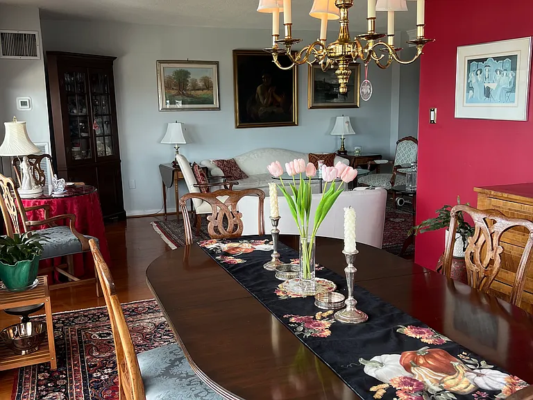 400 Madison St #1008 — Photo 2