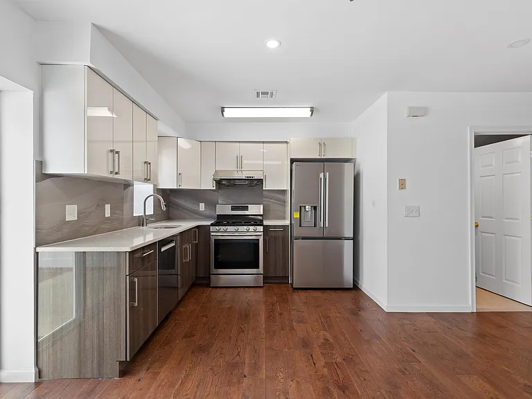 720 23rd St #1 — Photo 3