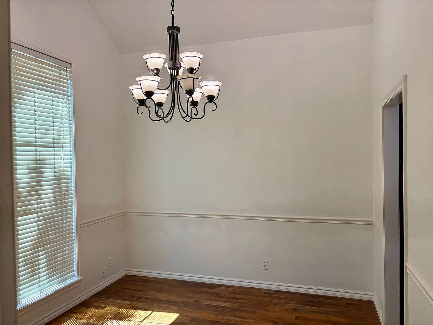 Spacious 4-Bed, 2.5-Bath Home for Lease in Edmond, OK — Photo 4