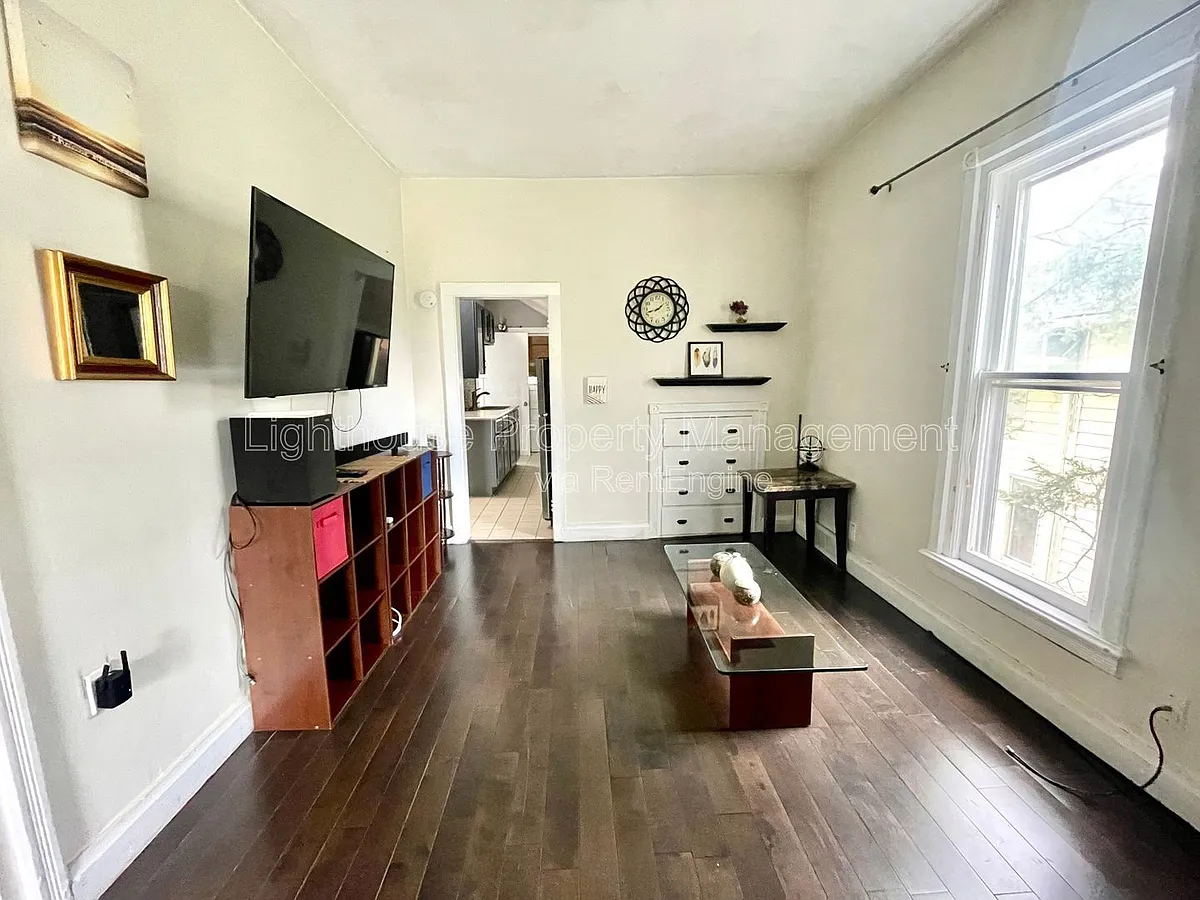 Building Photo - 213 W Vine St #2