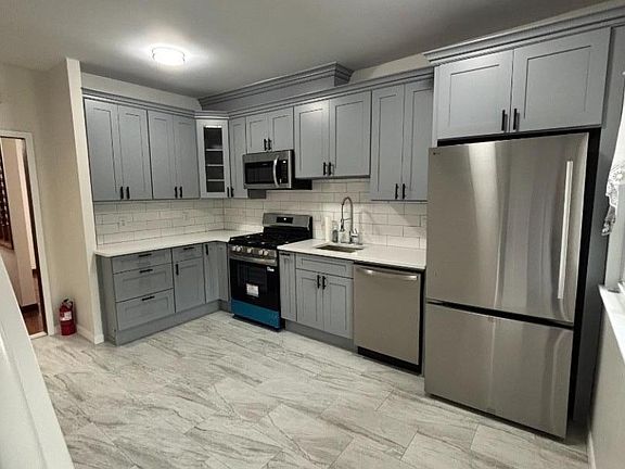 5th image of 401 Cortlandt St