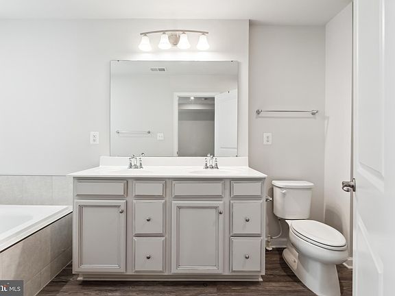 5th image of 1022 Valley Run Dr