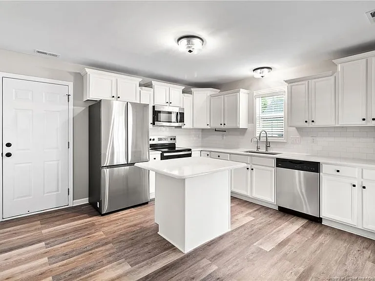 118 Newport Ct — Photo 10