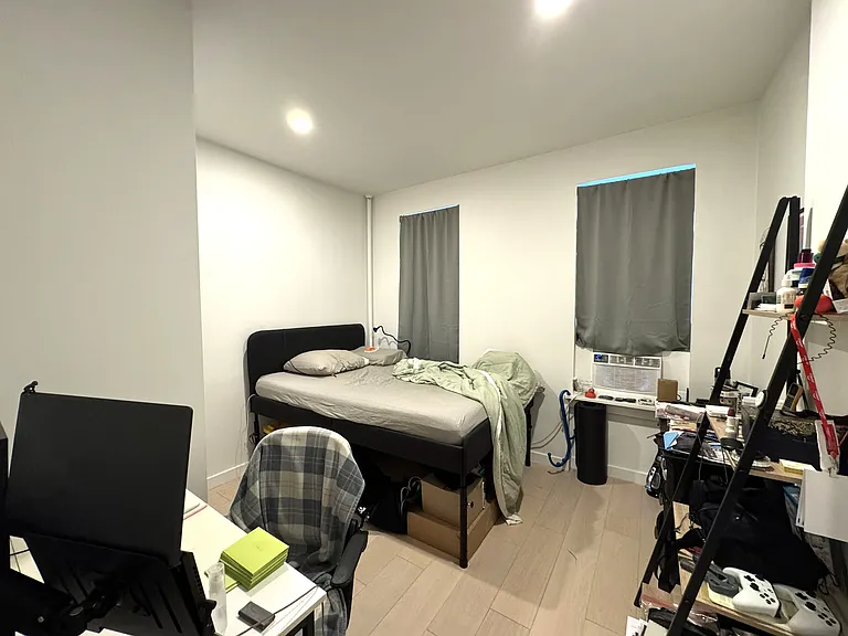 225 E 25th St #4D — Photo 6
