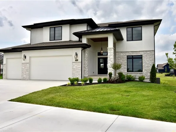 7616 N Booth Ave, Kansas City, MO 64158