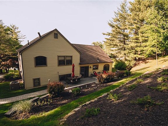 3rd image of 4 Jackson Ln