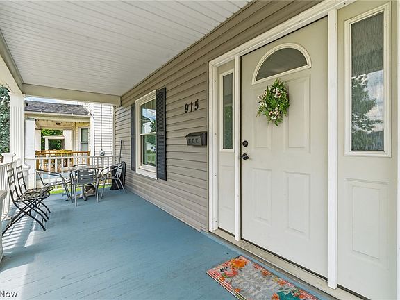 3rd image of 915 Auburn Pl NW
