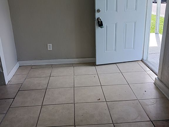 2nd image of 1419 Brady St Unit 1