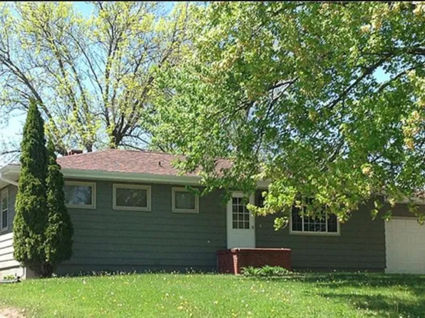 205 Dotson Dr, Ames, IA 50014