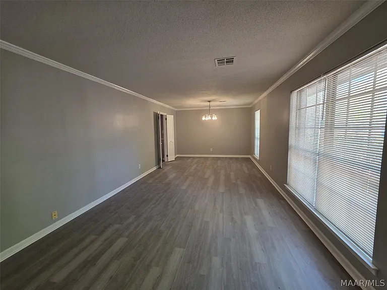 744 Ledyard Pl — Photo 6