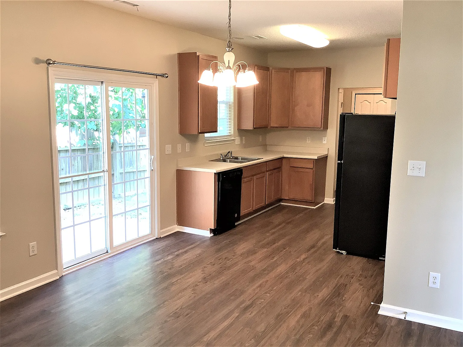 3 bed, 2.5 bath, 1782 sqft, $2,045 — Photo 4