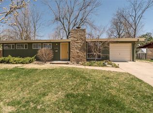 1718 Liggett Dr, Saint Louis, MO 63126