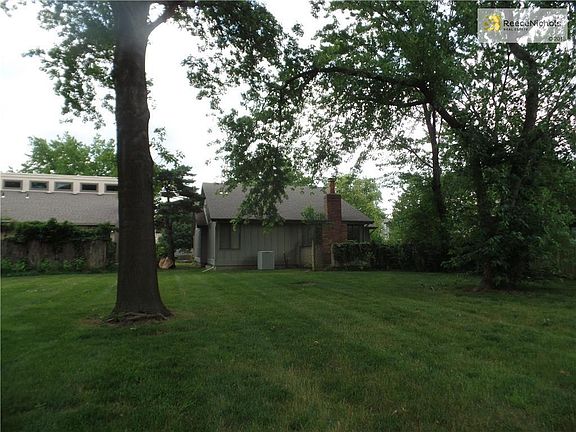 Rear view of the home!  HOA allows fences!!!
