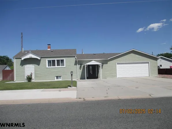 1615 15th Ave, Scottsbluff, NE 69361