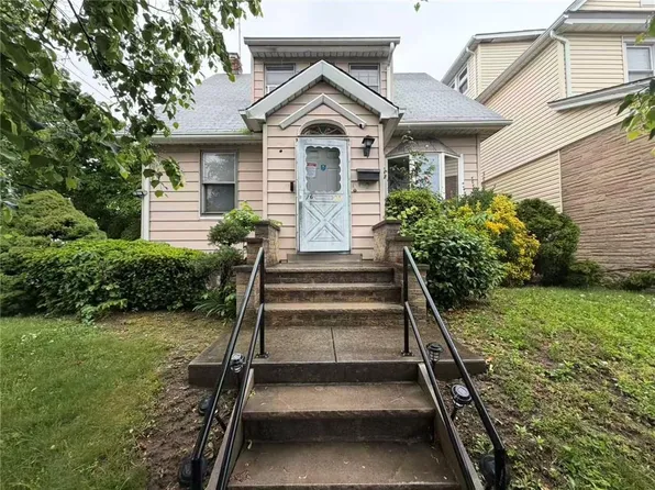 76-01 164th St, Flushing, NY 11366