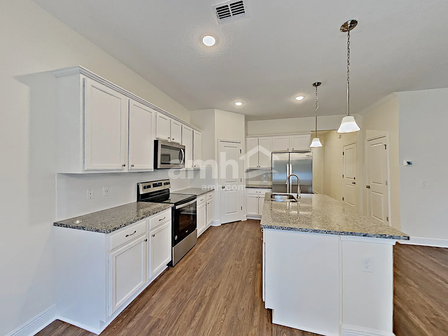 4 bed, 2.5 bath, 2298 sqft, $2,750 — Photo 3