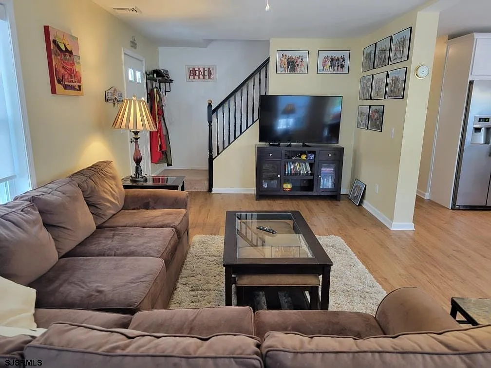 4 bed, 2.0 bath, $20,000 — Photo 3