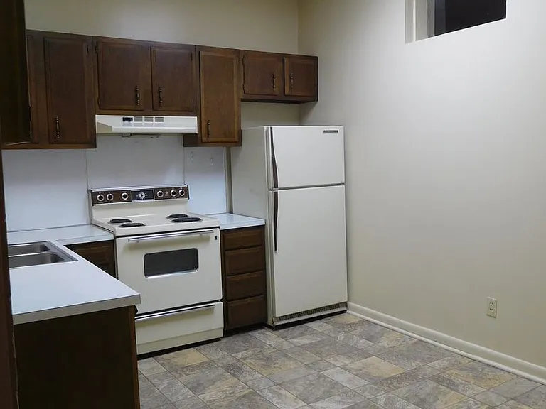 140 Snider Ave — Photo 3