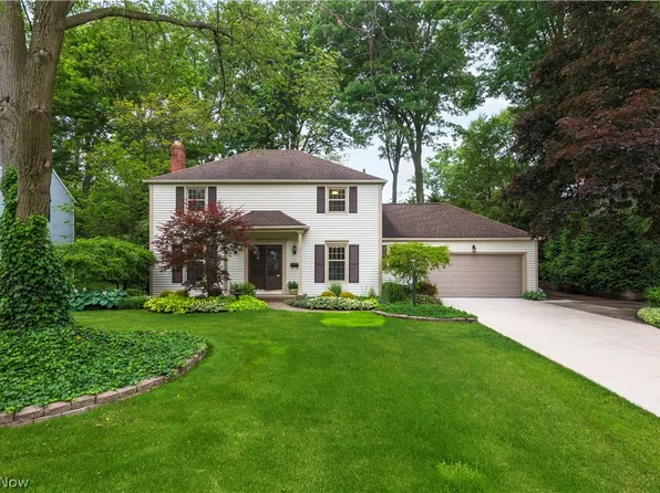 600 Yarmouth Dr, Bay Village, OH 44140