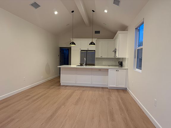 5th image of 1142 N Buena Vista St