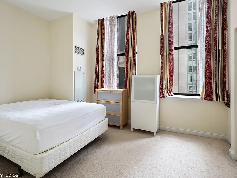 8 W Monroe St #1010 — Photo 6