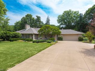 3339 Fairhill Dr, Rocky River, OH 44116