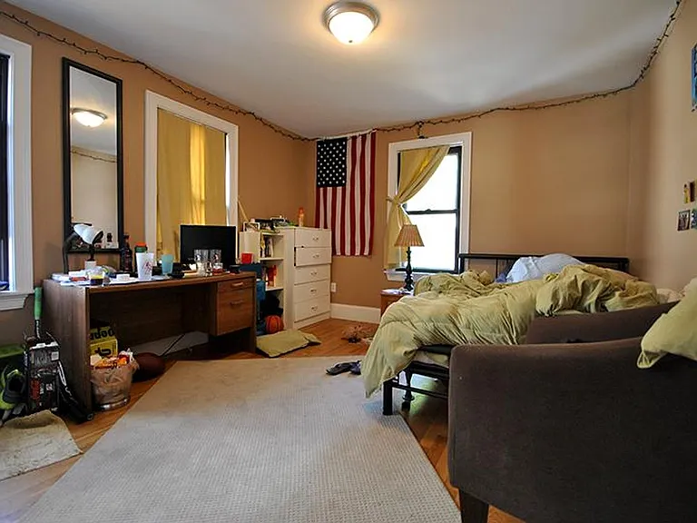 29 Woodstock Ave #2 — Photo 13