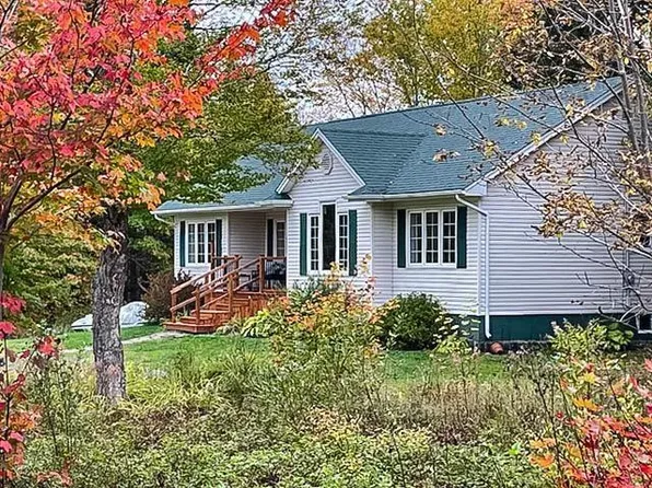 688 E Uniacke Rd, Mount Uniacke, NS B0N 1Z0