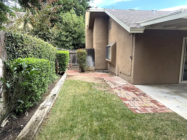 875 E Cromwell Ave — Photo 21