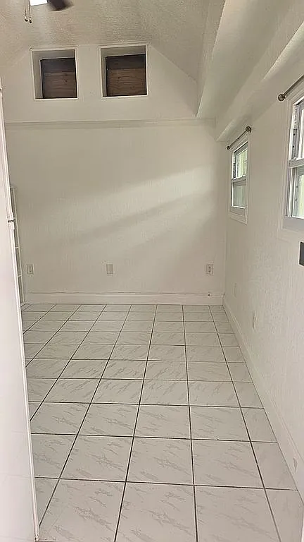 SW 89th Ct, Miami — Photo 4