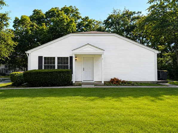 76 Bright Oaks Cir, Cary, IL 60013