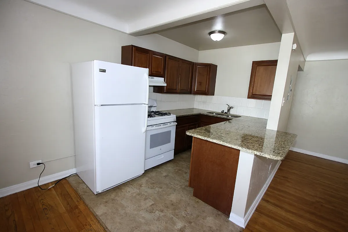 Building Photo - 1531 Leyden St #207