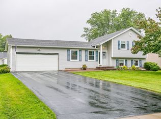 131 Long Wood Dr, Rochester, NY 14612