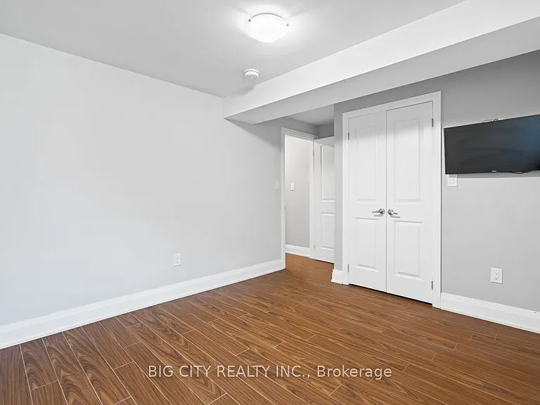 465A Cosburn Ave #BASEMENT — Photo 5