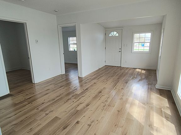 5th image of 19 Bradley St