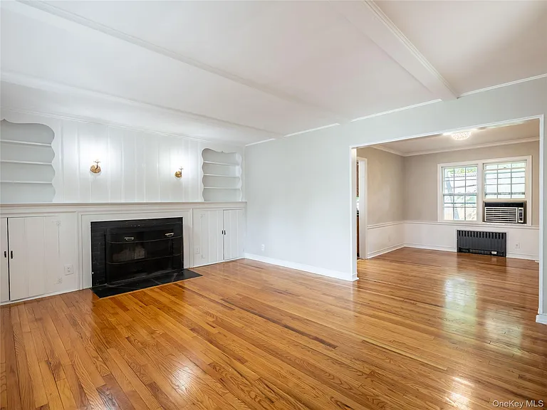 35 Bogart Ave — Photo 4