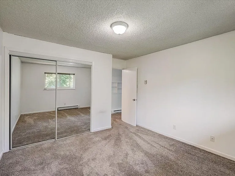 Spacious 1 Bedroom Apartment Homes — Photo 7