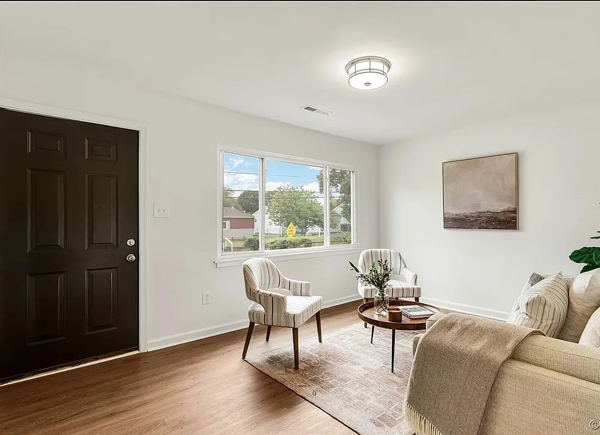 3 bed, 862 sqft, $1,890 — Photo 2