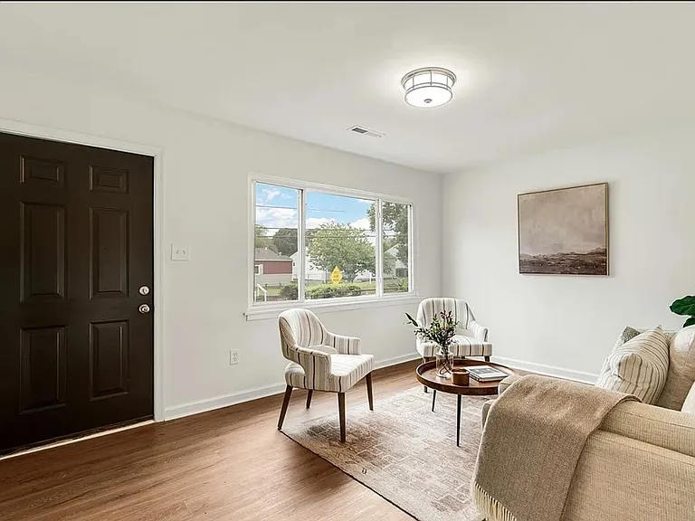2116 Wood St — Photo 2